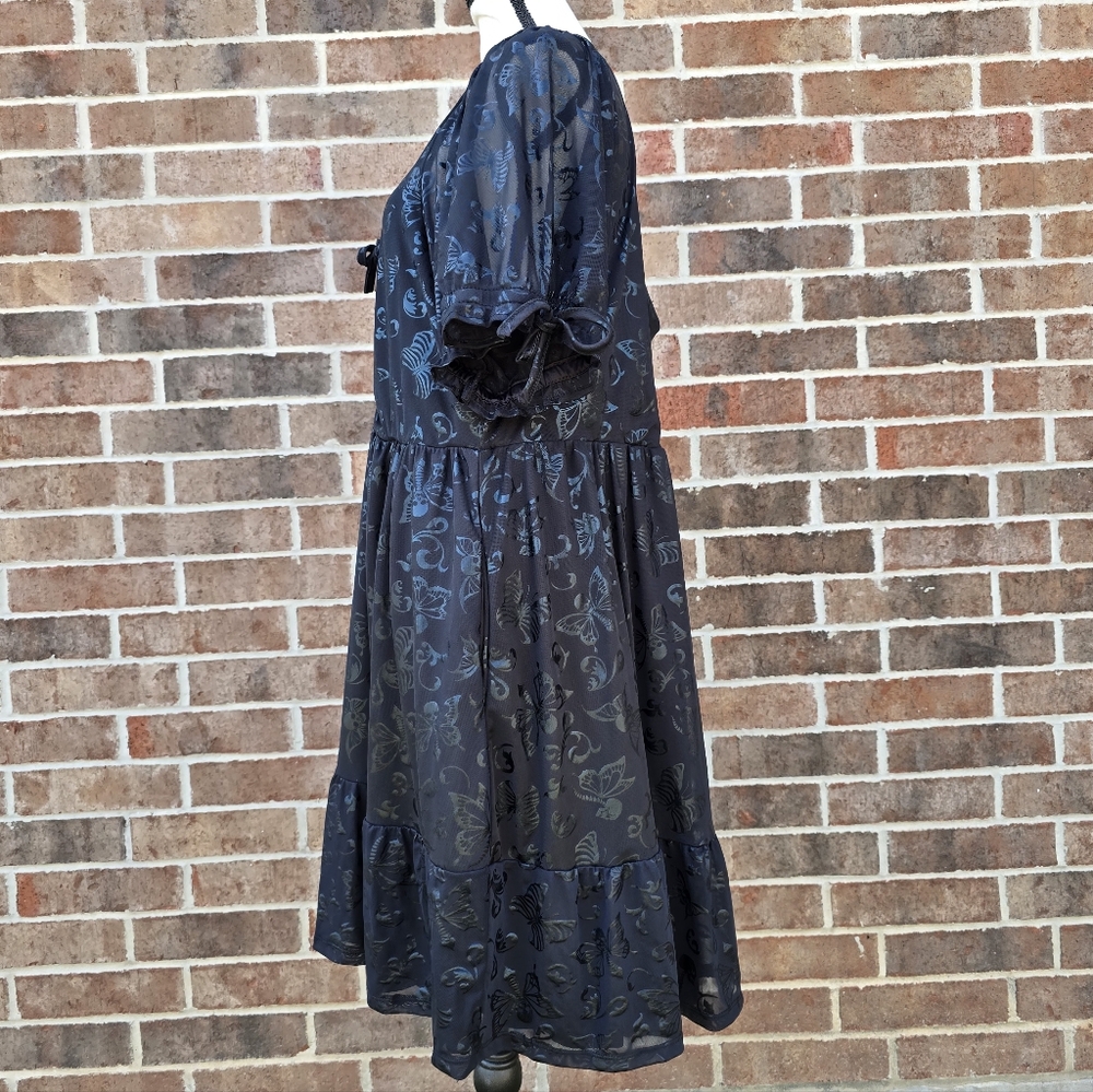 Women's Plus Size Black Lace-Up Midi Dress - Picture 3 of 9